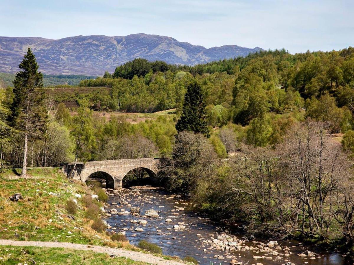 Spectacular Mountain View Ecopod Villa Newtonmore Kültér fotó