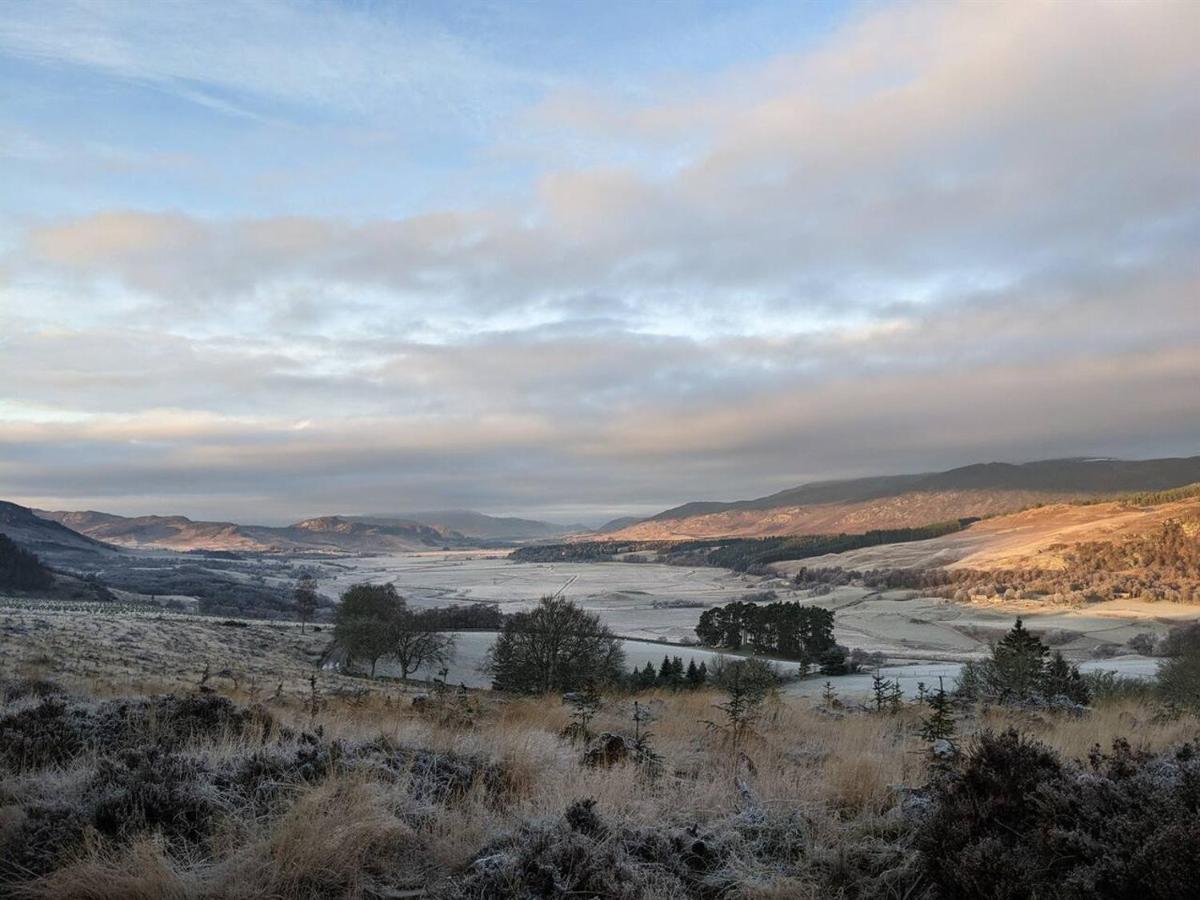 Spectacular Mountain View Ecopod Villa Newtonmore Kültér fotó